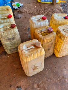 Diesel comes in jerry cans of 25 liters in Boubaque.
